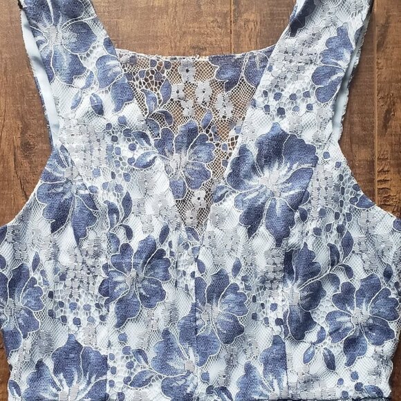 Gorgeous blue on blue lace dress. - Picture 6 of 11